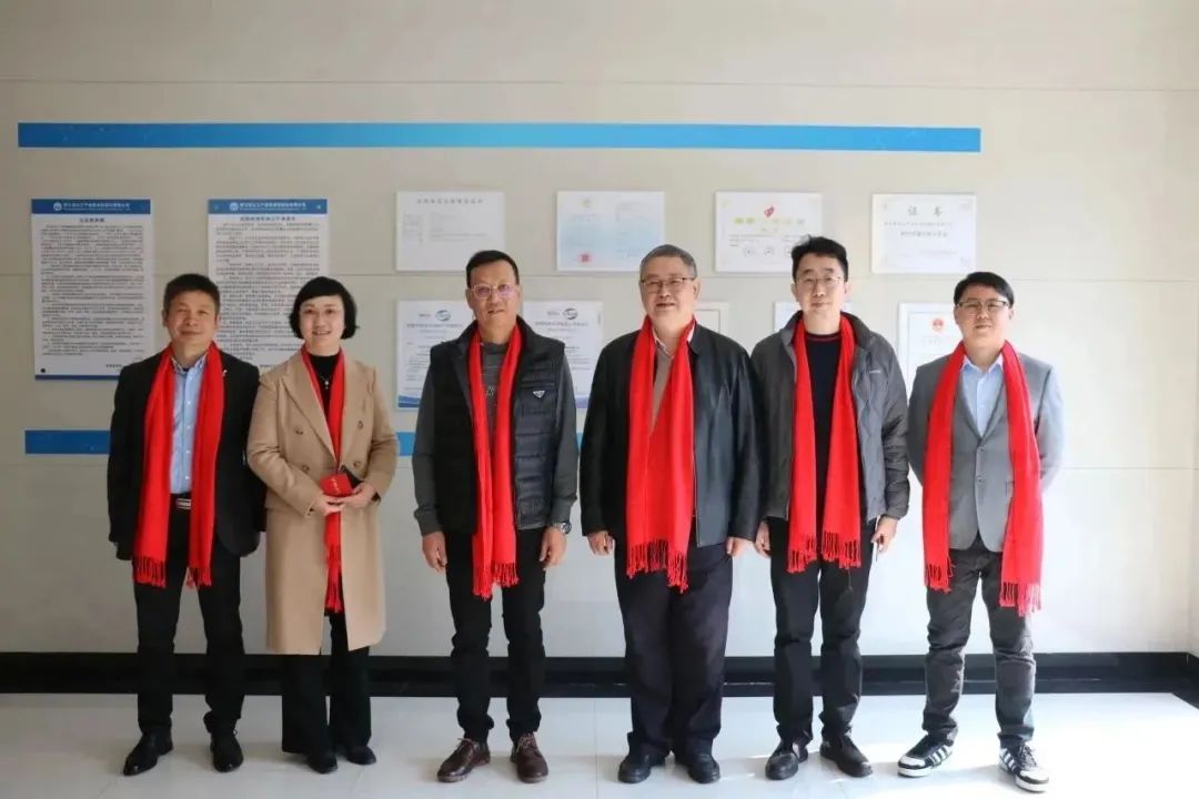 新聞簡(jiǎn)訊丨龍馬精神年，共踏新征程